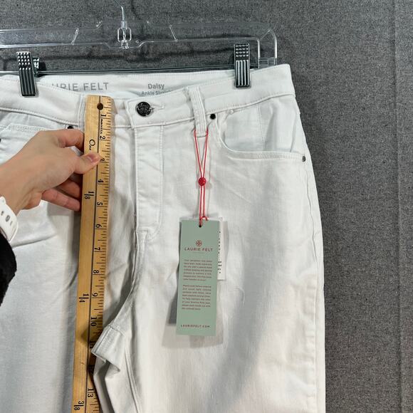 Laurie Felt Regular Daisy Floral Embroidered Ankle Jeans White, Reg 10 - Picture 9 of 14